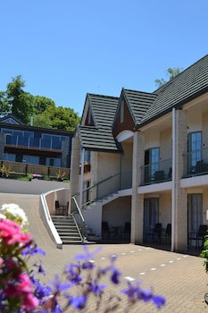 Colonial Lodge Motel