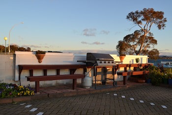 Colonial Lodge Motel