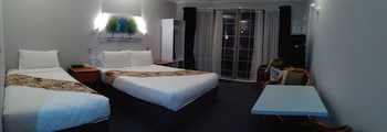 Colonial Lodge Motel