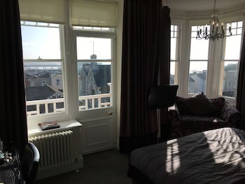 Queenswood Hotel