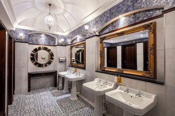 Newgrange Hotel