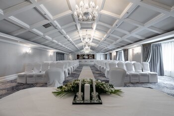Newgrange Hotel
