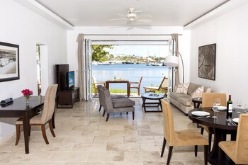 Coral Beach Club Villas & Marina