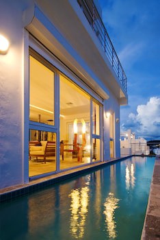 Coral Beach Club Villas & Marina
