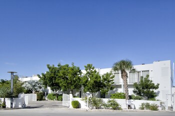 Coral Beach Club Villas & Marina