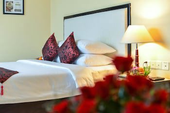 Almond Hotel Sothearos
