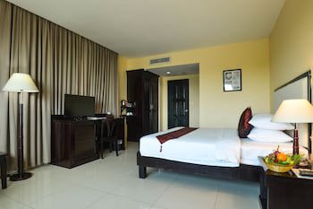 Almond Hotel Sothearos