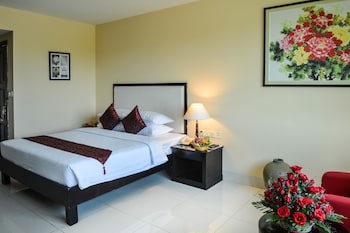 Almond Hotel Sothearos