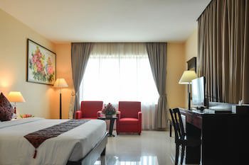 Almond Hotel Sothearos