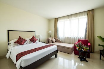 Almond Hotel Sothearos