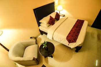 Almond Hotel Sothearos