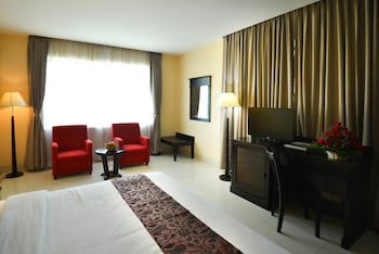 Almond Hotel Sothearos