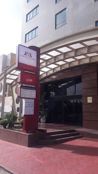 Carlton Plaza Hotel