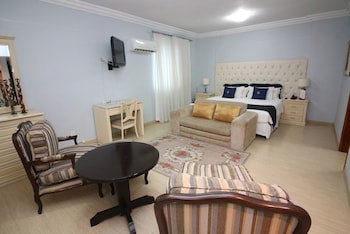 Carlton Plaza Hotel
