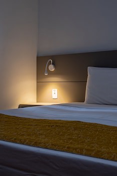 Carlton Plaza Hotel