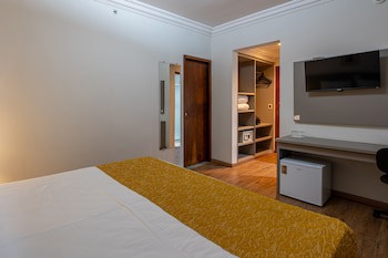 Carlton Plaza Hotel