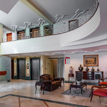 Carlton Plaza Hotel