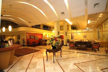 Carlton Plaza Hotel