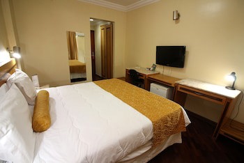 Carlton Plaza Hotel