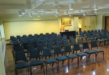Carlton Plaza Hotel