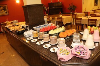 Carlton Plaza Hotel
