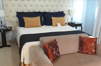 Carlton Plaza Hotel