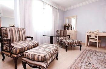 Carlton Plaza Hotel