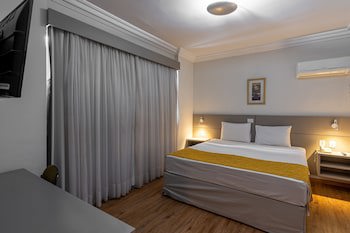Carlton Plaza Hotel