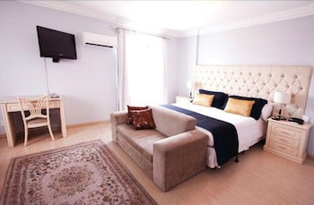 Carlton Plaza Hotel