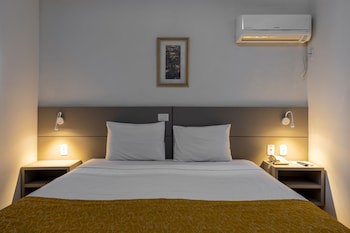 Carlton Plaza Hotel