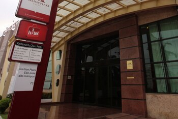 Carlton Plaza Hotel