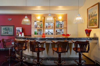 Carlton Plaza Hotel