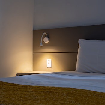 Carlton Plaza Hotel