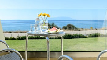 Alexander Beach Hotel & Spa