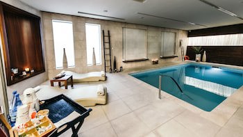 Alexander Beach Hotel & Spa