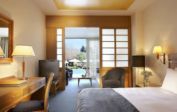 Alexander Beach Hotel & Spa