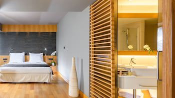 Alexander Beach Hotel & Spa