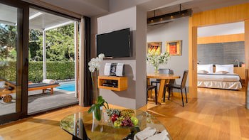Alexander Beach Hotel & Spa