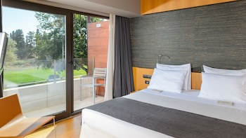 Alexander Beach Hotel & Spa