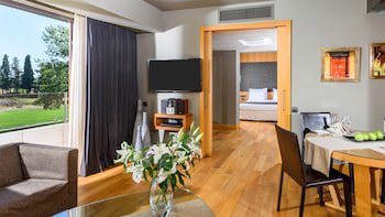 Alexander Beach Hotel & Spa