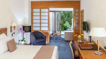 Alexander Beach Hotel & Spa