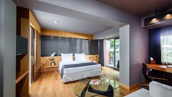 Alexander Beach Hotel & Spa
