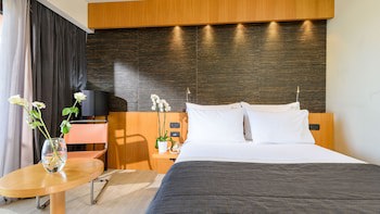 Alexander Beach Hotel & Spa
