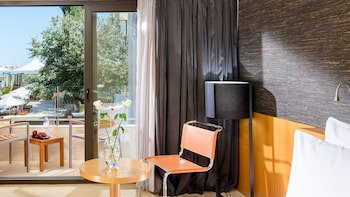 Alexander Beach Hotel & Spa