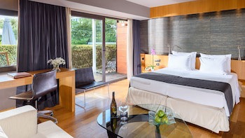 Alexander Beach Hotel & Spa