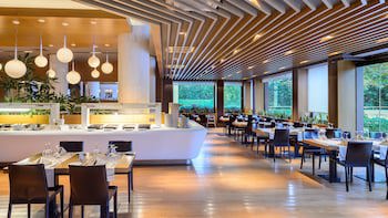 Alexander Beach Hotel & Spa