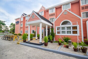 Microtel By Wyndham Eagle Ridge