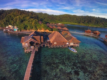 Gayana Marine Resort