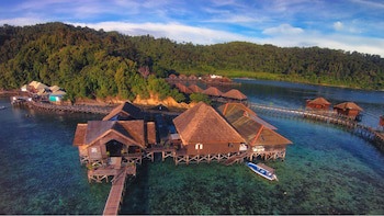 Gayana Marine Resort