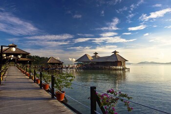 Gayana Marine Resort